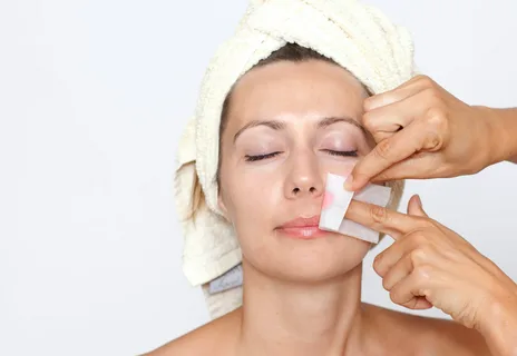 Depilar o Buço Feminino com Cera